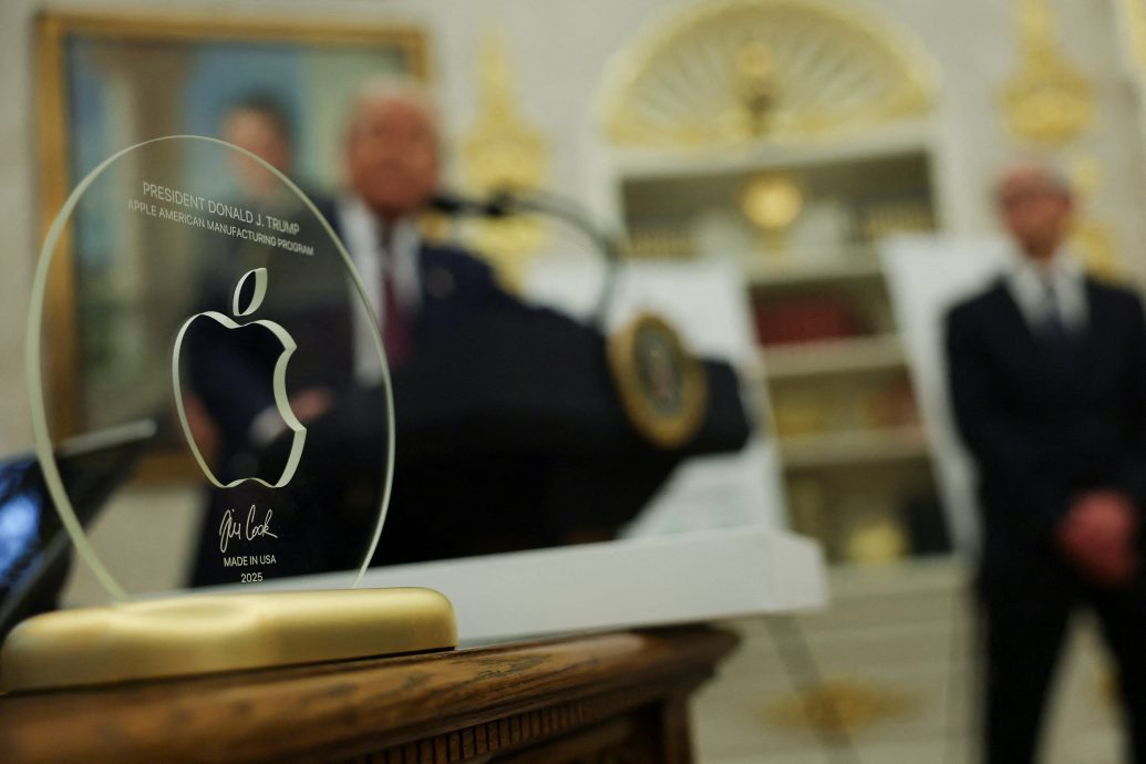 库克献镀金苹果玻璃心 世界领袖出招讨好特朗普