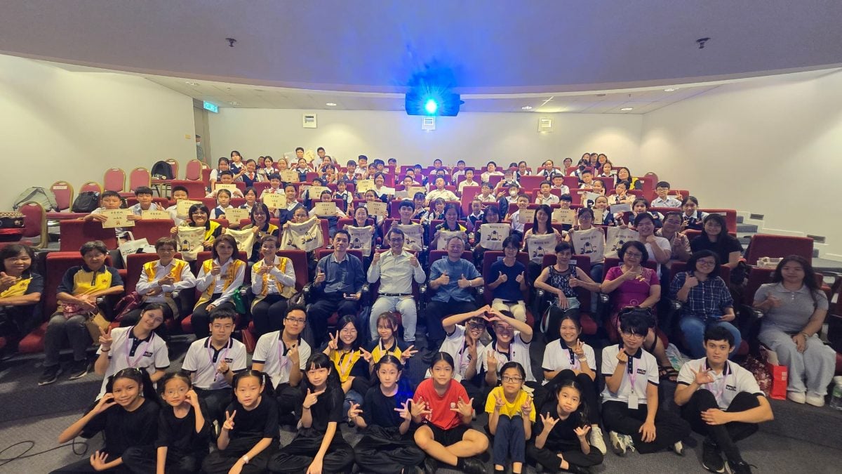 应新华小首夺《2025年第三届地方历史常识问答比赛(金宝县)》最佳表现学校奖项