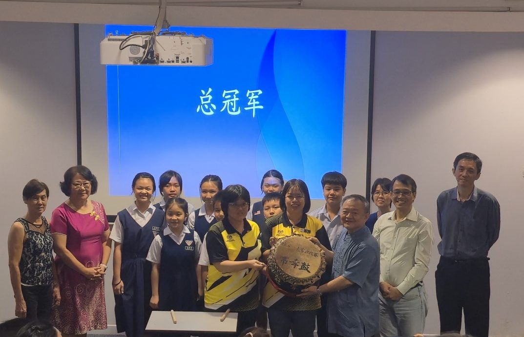 应新华小首夺《2025年第三届地方历史常识问答比赛(金宝县)》最佳表现学校奖项