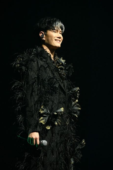 张与辰首开个人演唱会 邀妈妈上台合唱