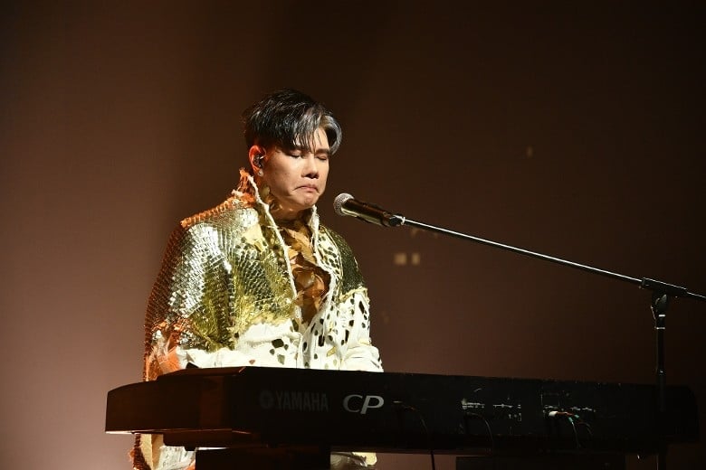 张与辰首开个人演唱会 邀妈妈上台合唱