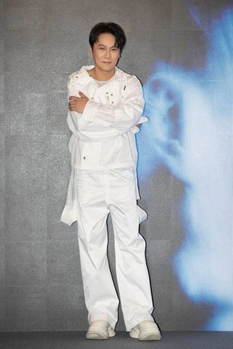 张信哲自爆拥4栋房产 被亏为专辑“烧掉一片社区”