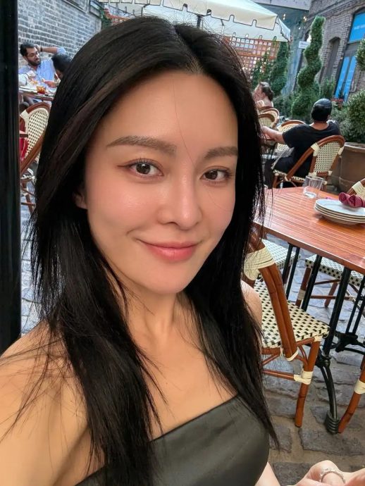 张曦雯吃雪糕疗情伤　身材消瘦强颜欢笑