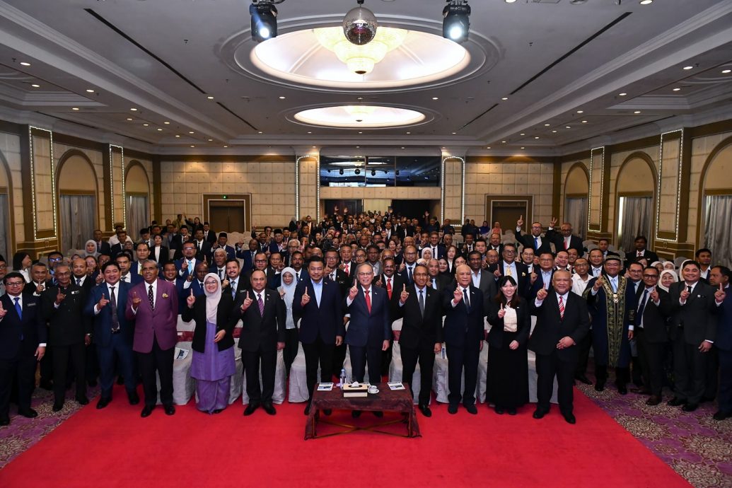 彭大臣满意县市议员表现，冀地方政府扮演州政府耳目解决民瘼。 