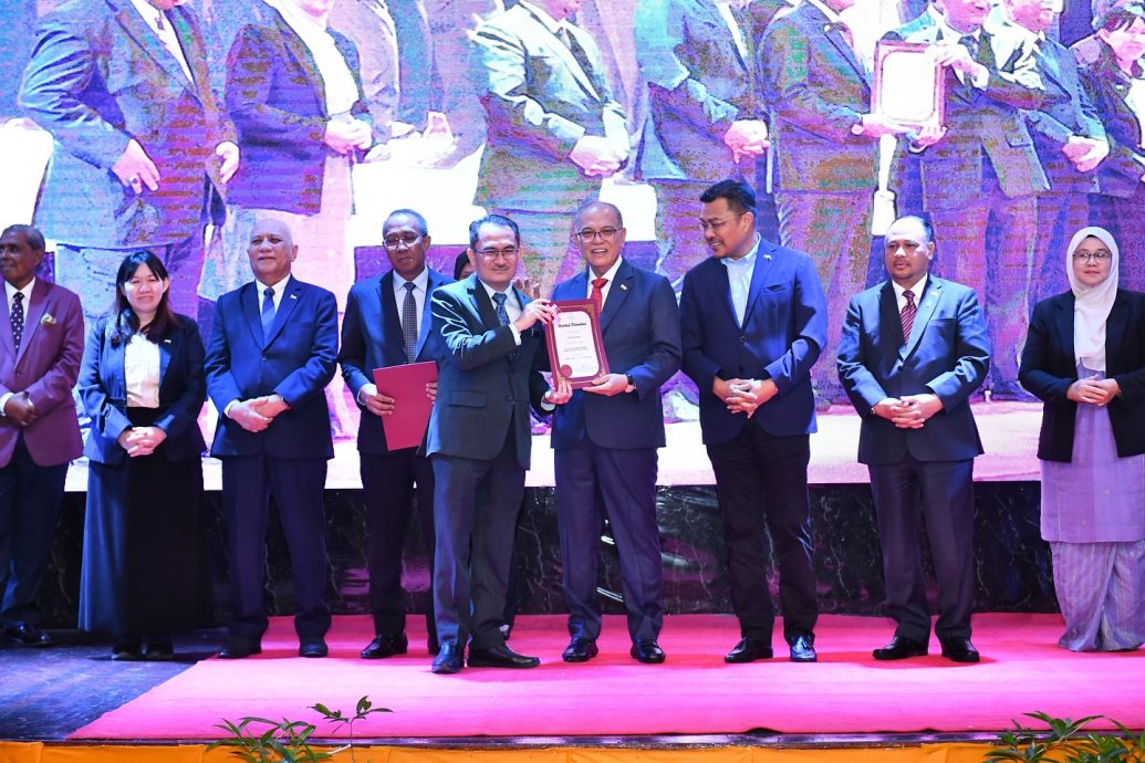 彭大臣满意县市议员表现，冀地方政府扮演州政府耳目解决民瘼。 