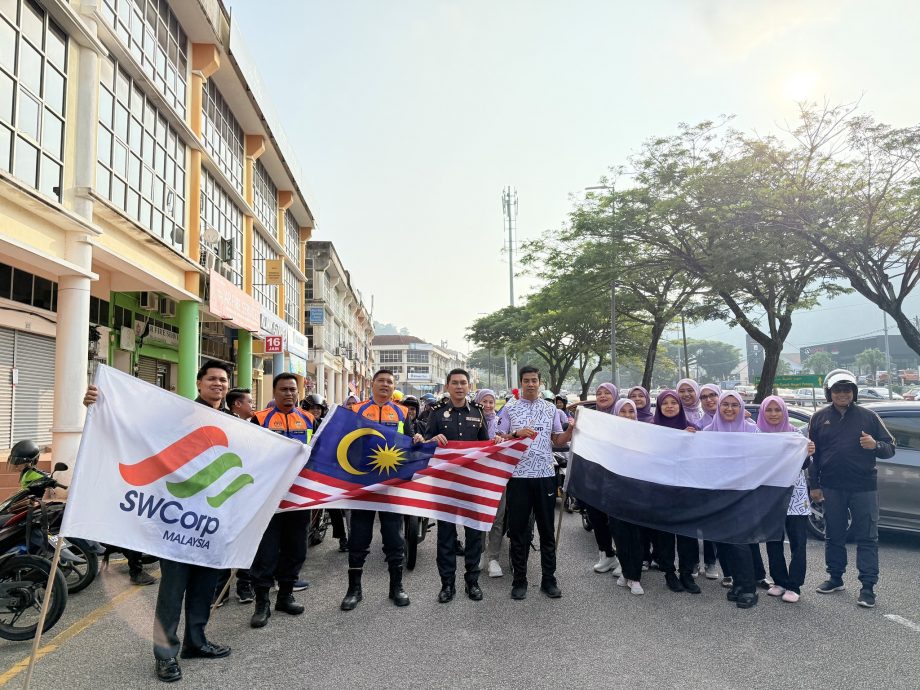 彭SWCorp举办骑行捡垃圾和车队挥旗迎国庆日。