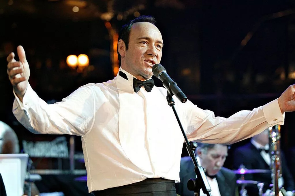 影帝涉性骚毁事业 凯文史柏西跨行“卖唱”