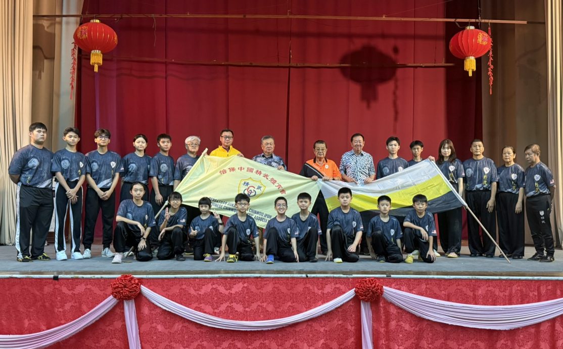 征战甲精武嘉年华 上海武术赛  怡精武办授旗礼