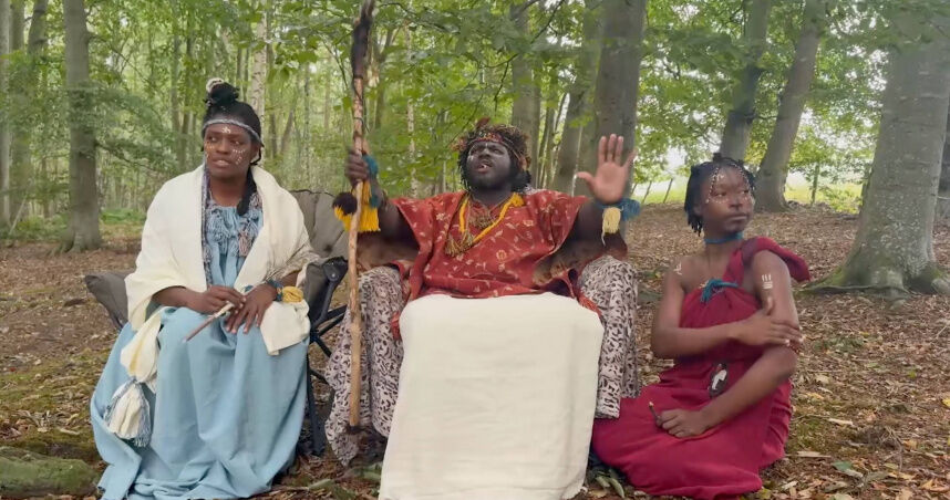 得州21岁女失踪3月　竟然现身英国森林“当部落侍女”