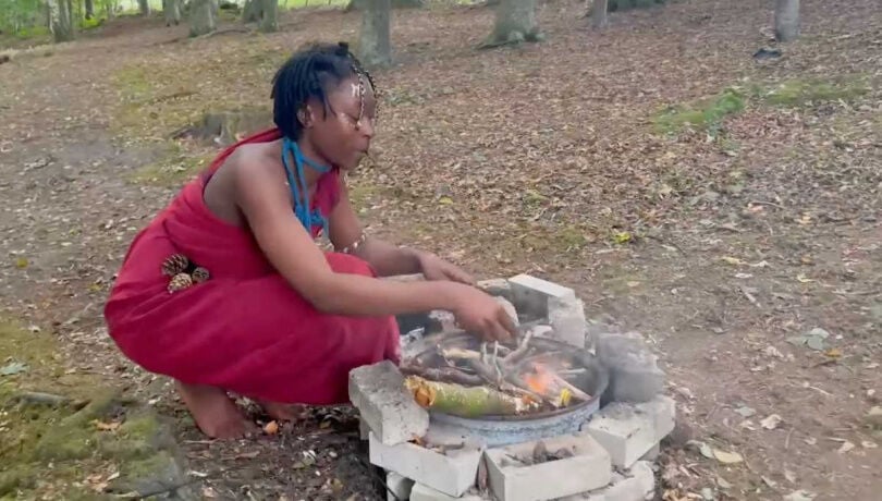 得州21岁女失踪3月　竟然现身英国森林“当部落侍女”