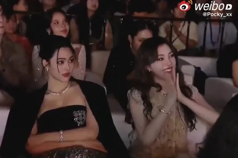 微博之夜惨遭拆CP 邝玲玲霸气换位紧黏Orm