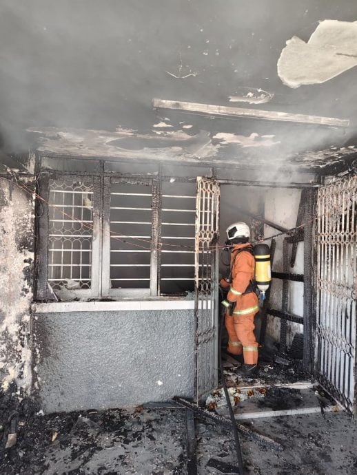 怡保东区3屋火患 一女子三级烧伤送医抢救