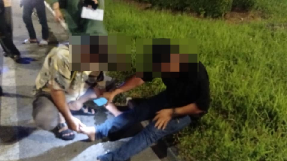 怡红大道两车相撞 泰籍司机腿部受伤