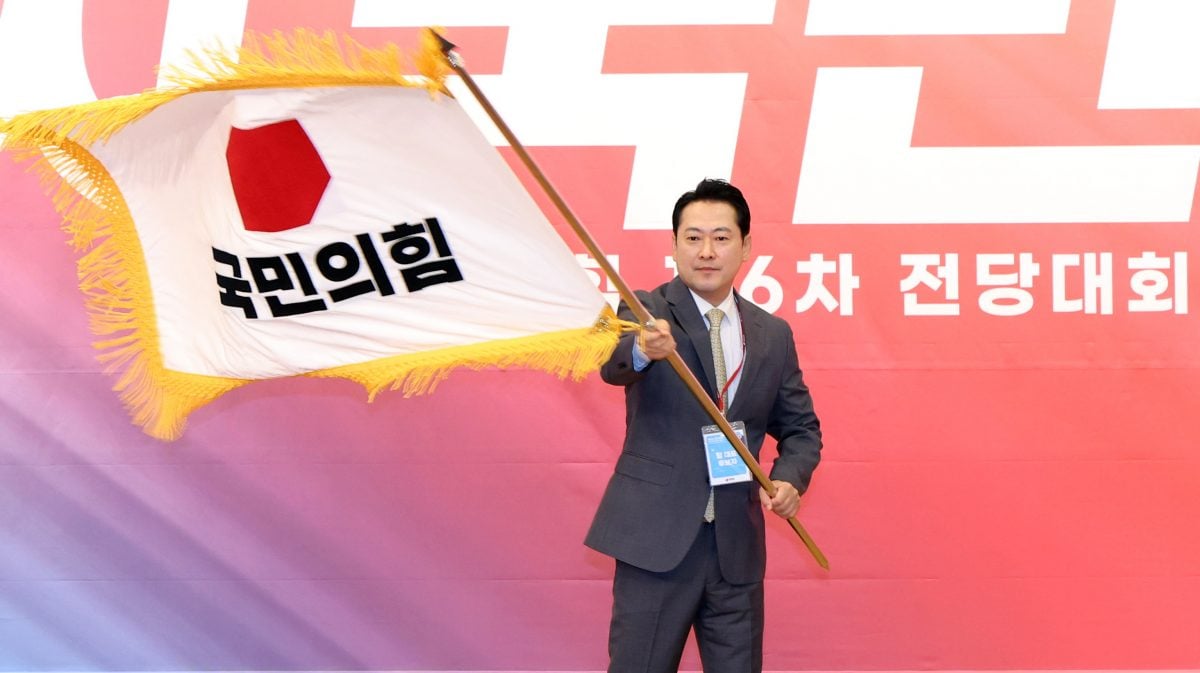 戒严风波后首人 张东赫当选韩国国民力量党魁