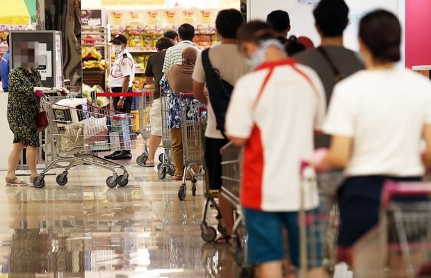 找零钱付账被嫌慢吞吞 女子连串回怼她马上静声