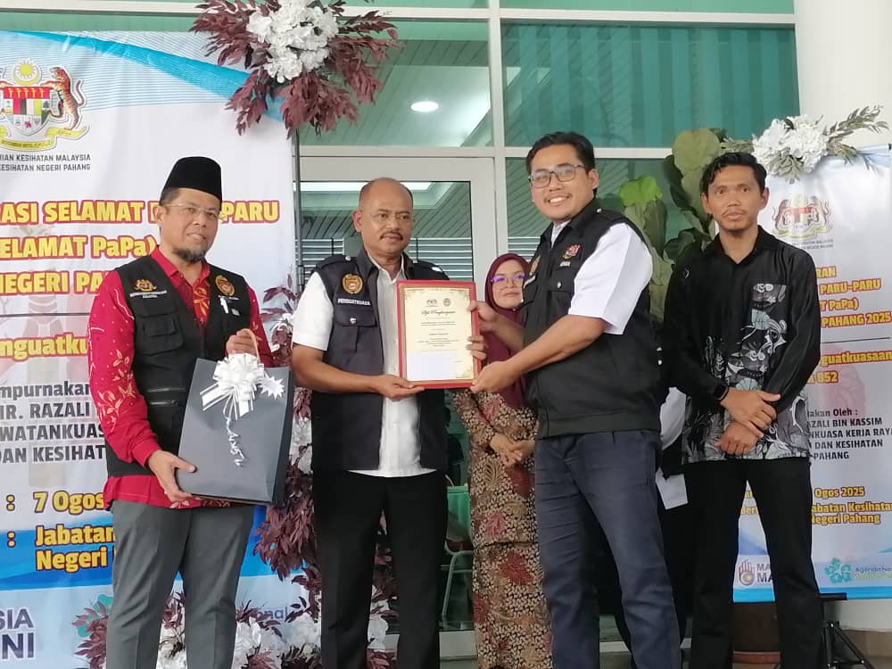 拉查里:地方政府肩负重任,全力打击违规销售电子烟活动。