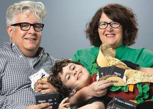 拚图两图)少年7岁发明畅销纸牌游戏　售出赚百万美元