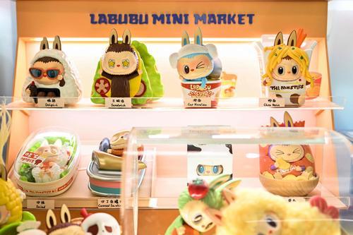拚图两图)迷你版Labubu开售　多国实体店瞬间售罄