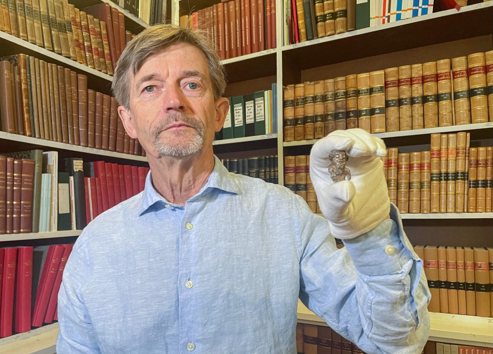 拚盘/丹麦博物馆展示千年维京人雕像 精致发型与表情吸睛