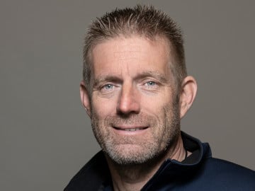 拼盘 2图 未签 瑞士飞行员驾驶太阳电池动力飞机 致力突破10万公尺