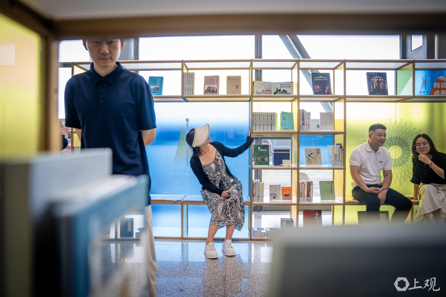 拼盘 上海首个火车站图书馆揭幕  打造最美车站 