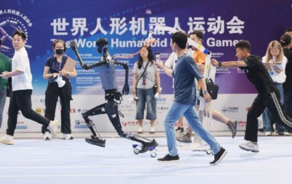 拼盘 全球首届世界人形机械人运动会周四晚北京开幕 机械人模特儿队将亮相