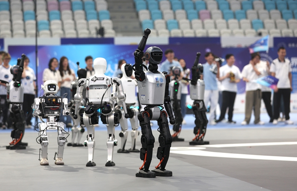 拼盘 全球首届世界人形机械人运动会周四晚北京开幕 机械人模特儿队将亮相