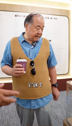 拼盘/上海书展卖“鲁迅毛背心”火了 作家称“穿上文思泉涌”