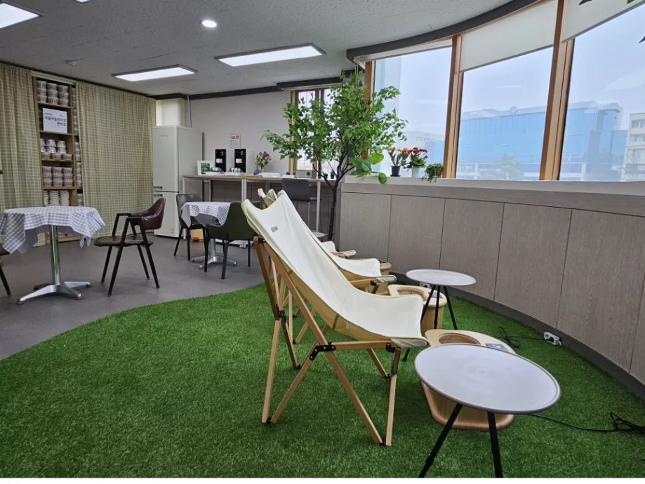 拼盘)首尔推“暖心便利店”应对孤独潮 吸引逾两万人次到访