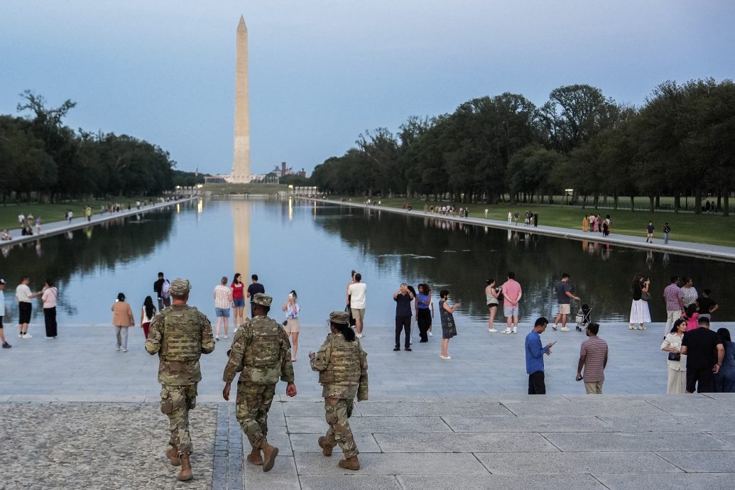 据报华盛顿的国民警卫队或配备武器执勤