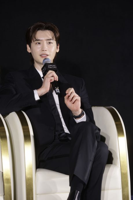 文佳煐曝因“欧巴”接演《瑞草洞》 李钟奭吃货上身直奔火锅