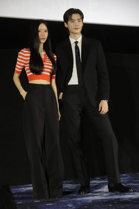 文佳煐曝因“欧巴”接演《瑞草洞》 李钟奭吃货上身直奔火锅