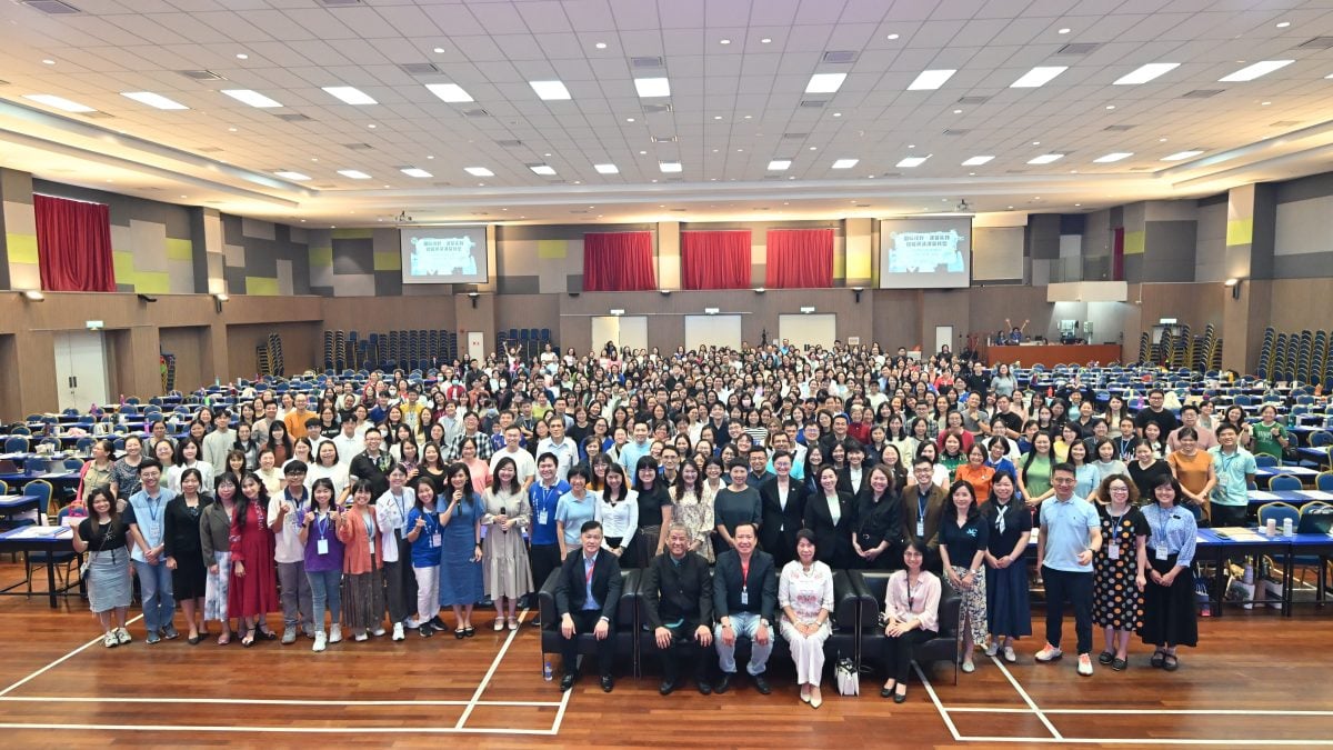 黄家和为“国际视野·课堂实践”公开课开幕