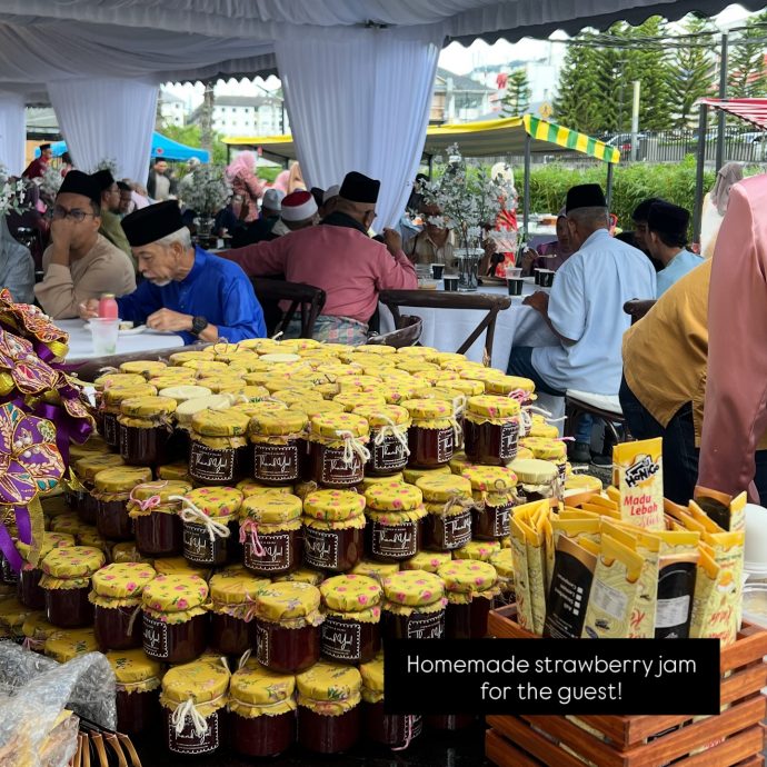 新人举行“早餐婚礼”　宾客伴手礼是新鲜蔬菜