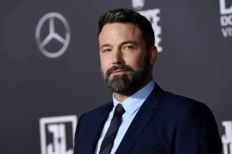 新超人大卫科伦斯韦爆红 前蝙蝠侠宾艾弗力被传不是滋味