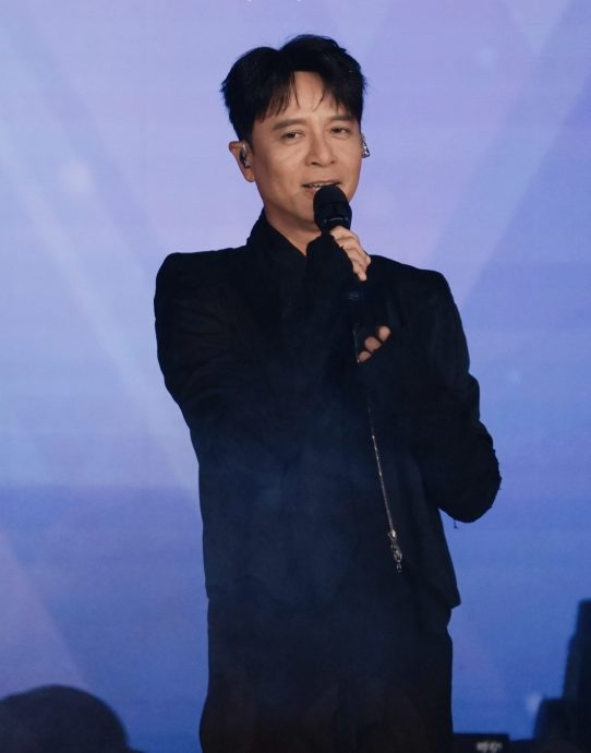  无不舍长子海外升学 李克勤：18岁要挨一下