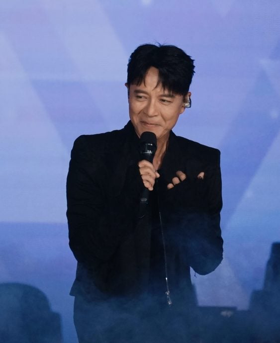  无不舍长子海外升学 李克勤：18岁要挨一下