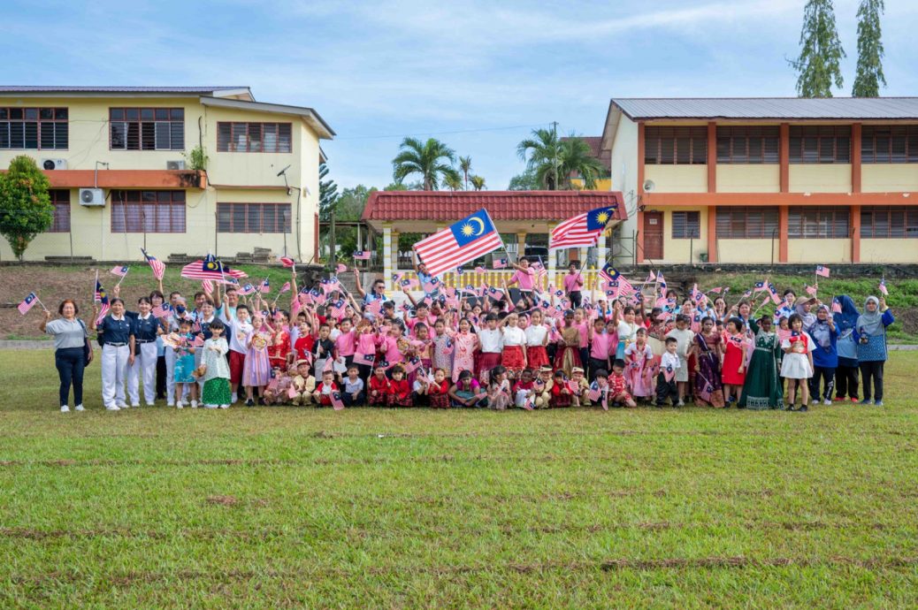 明加叻中正华小百年校庆喜逢国家68周年国庆 首办国庆游行董家教同行