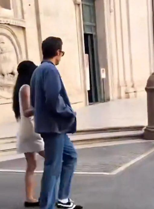 晚上搂奥斯汀白天牵哈利 柔伊克拉维兹左右逢源掀议