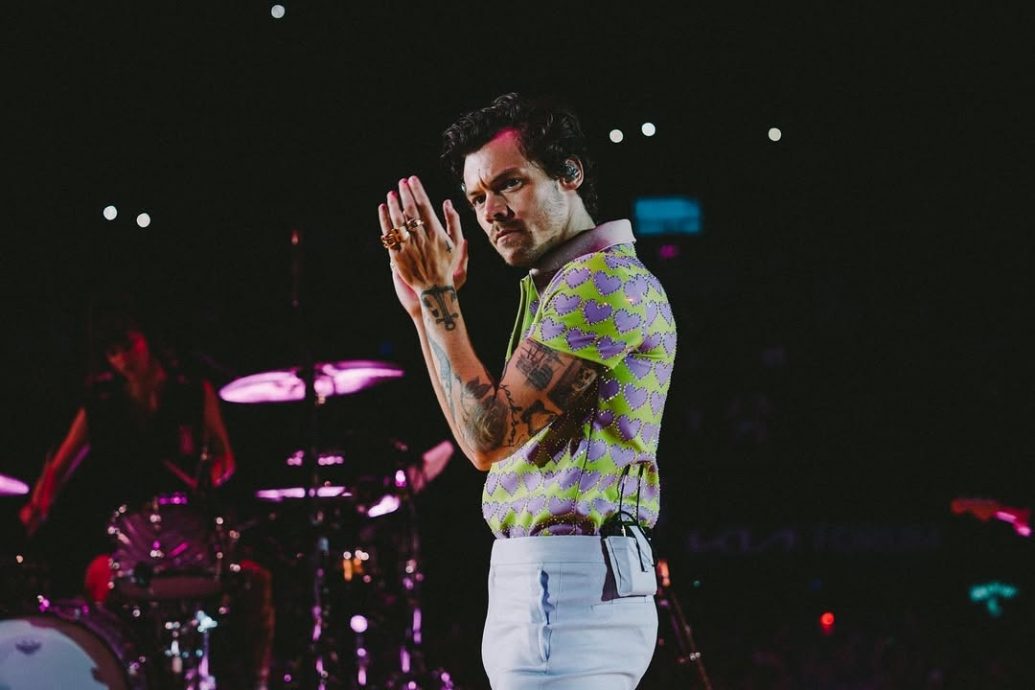 晚上搂奥斯汀白天牵哈利 柔伊克拉维兹左右逢源掀议