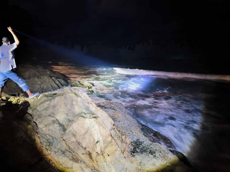 普吉浪漫之旅变悲剧 俄男将女友推走 自己遭巨浪吞噬