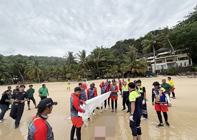 普吉浪漫之旅变悲剧 俄男将女友推走 自己遭巨浪吞噬