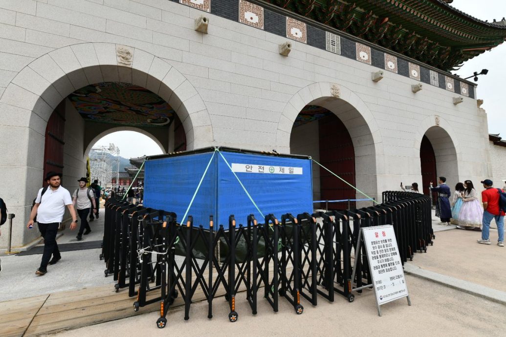 景福宫涂鸦写下“特朗普总统”　韩国79岁男被捕遭送医 