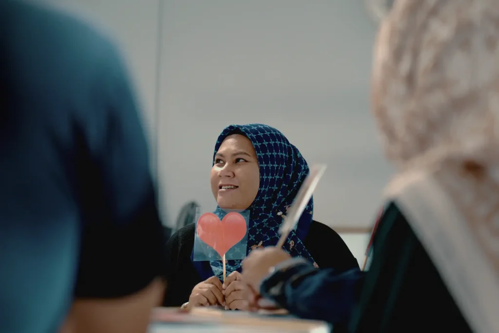 暖势力 / “微光成海”小人物推动社区变革 用行动说话 改写未来