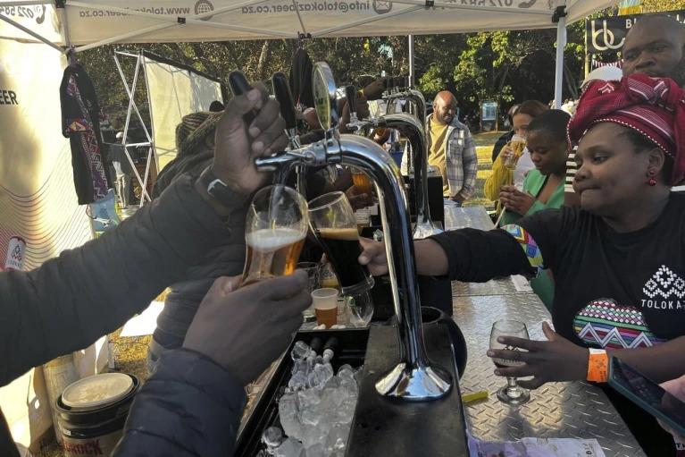 暖势力  南非首位黑人女性酿酒厂主  打造精酿啤酒新一代