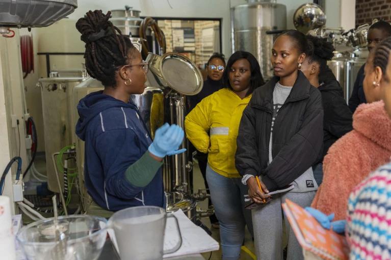 暖势力  南非首位黑人女性酿酒厂主  打造精酿啤酒新一代