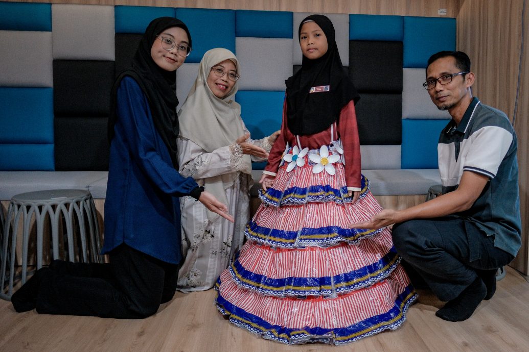 **暖势力**全国：暖势力（必下）：母回收面包袋拼成国庆衣裙  女时装比赛惊艳全场