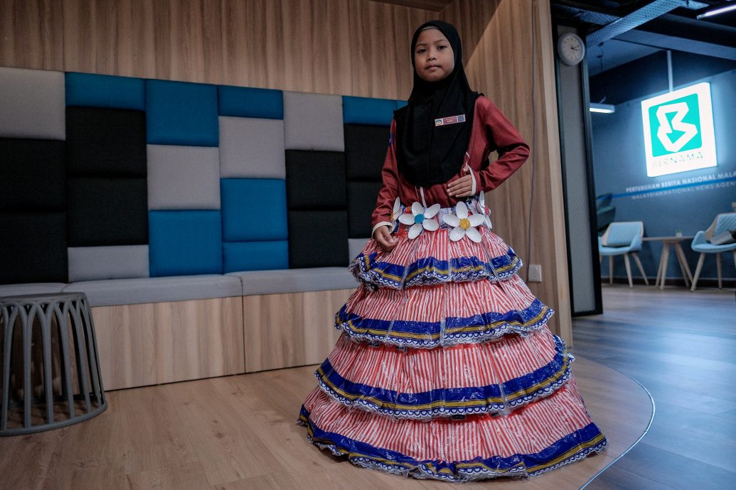 **暖势力**全国：暖势力（必下）：母回收面包袋拼成国庆衣裙  女时装比赛惊艳全场