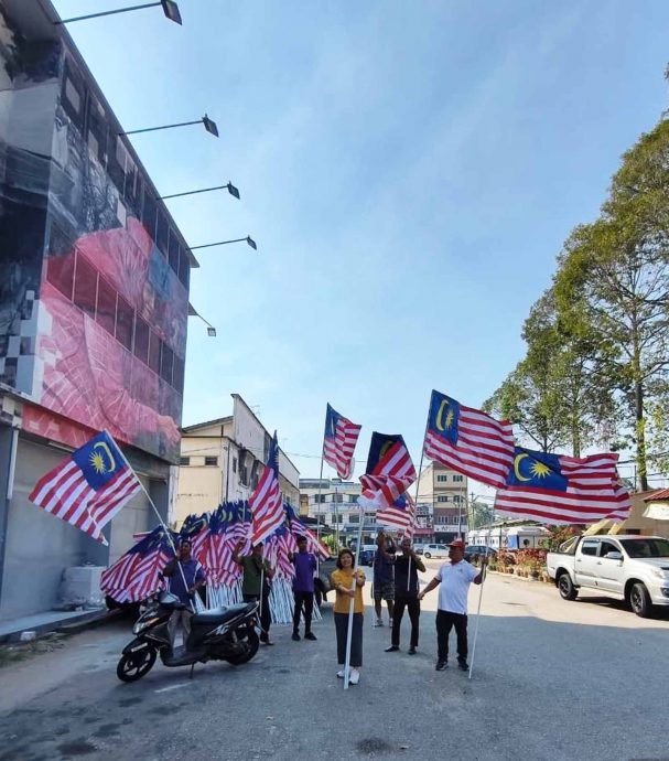 曼绒市议会第17&12区居协,推广挂国旗运动