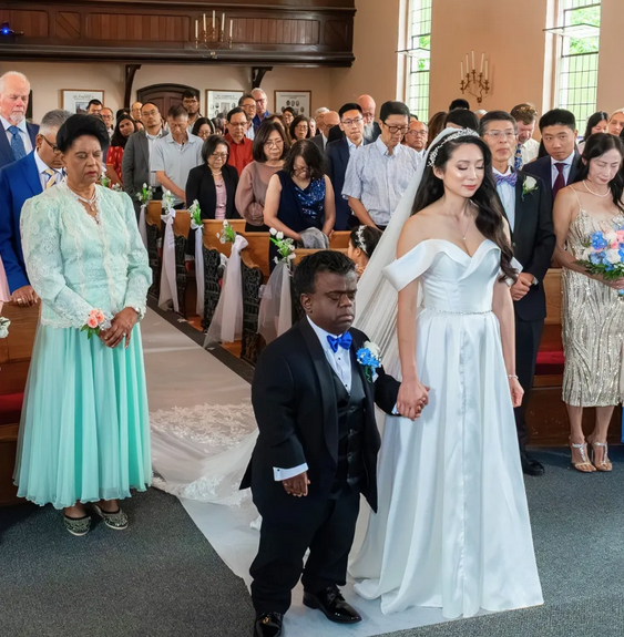 最萌身高差？亚裔正妹结婚照疯传　小鸟依人的却是新郎